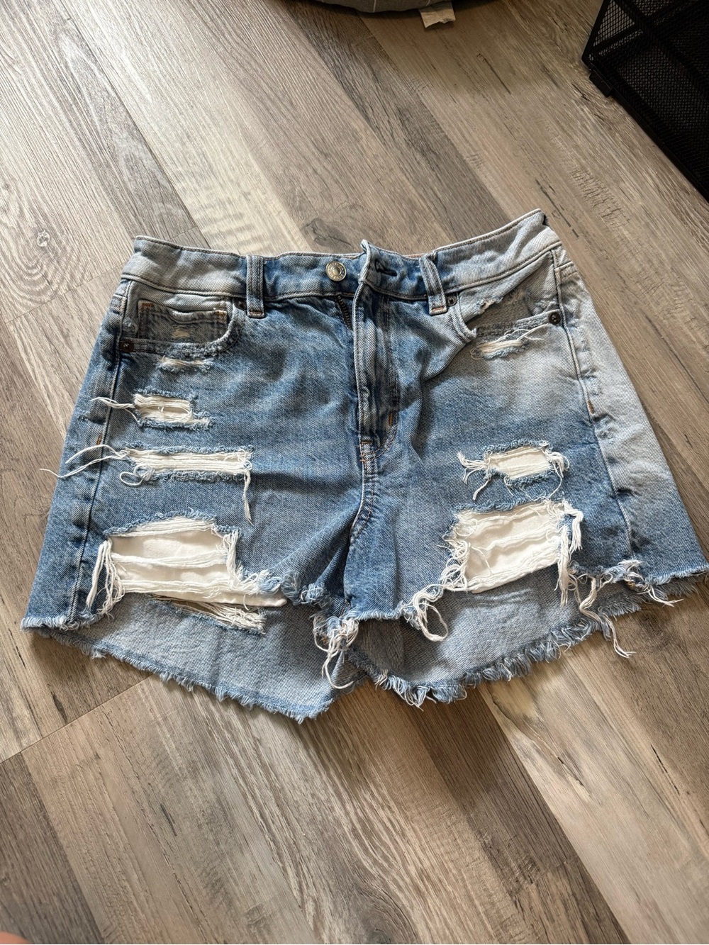 American Eagle Mom Short - Distressed High-Waist - Light Blue